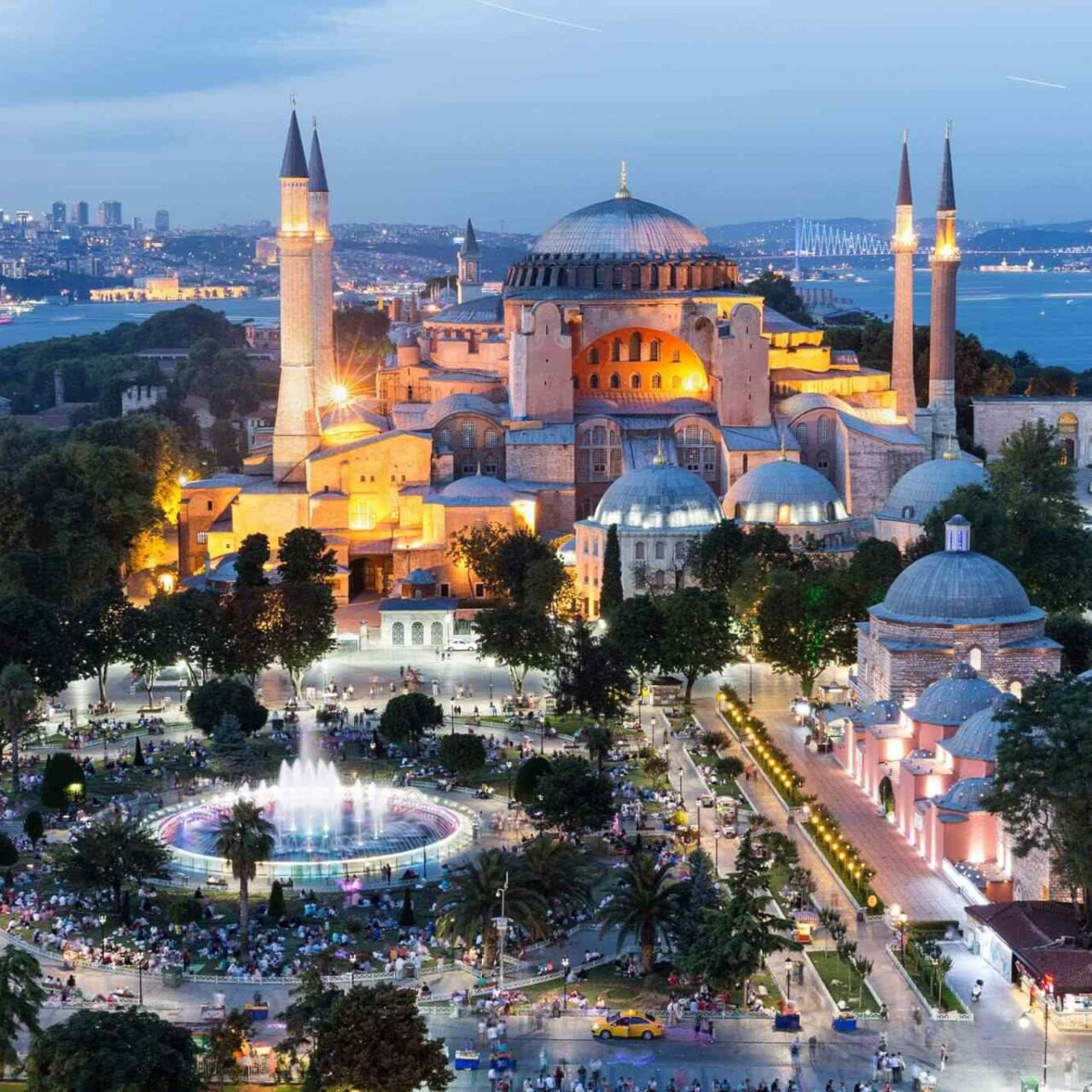 https://www.iberoamericaviaggi.com/wp-content/uploads/2018/09/destination-istanbul-02-1280x1280.jpg
