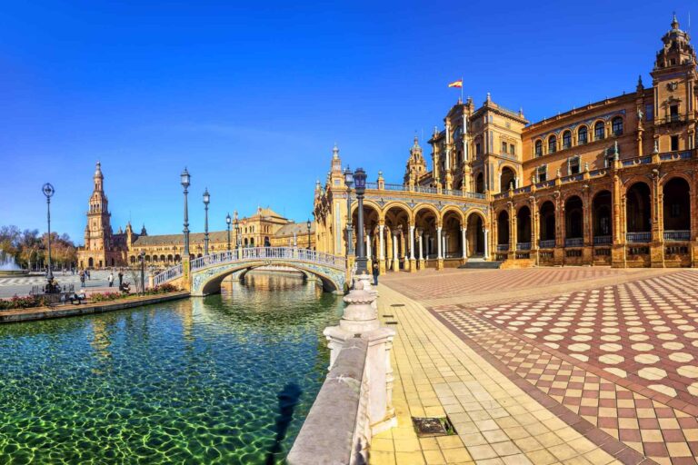 https://www.iberoamericaviaggi.com/wp-content/uploads/2018/09/seville-01-768x512.jpg