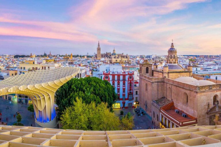 https://www.iberoamericaviaggi.com/wp-content/uploads/2018/09/tour-seville-01-768x512.jpg