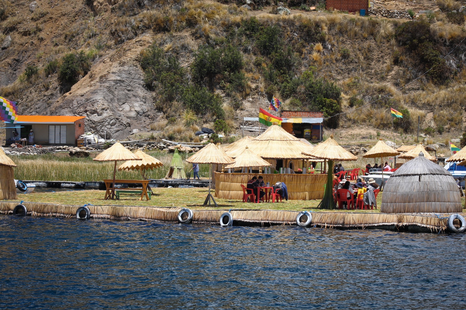 Lago Titicaca Photo by <a href="https://unsplash.com/fr/@sergich?utm_source=unsplash&utm_medium=referral&utm_content=creditCopyText">Sergio Arze</a> on <a href="https://unsplash.com/photos/gSqluByeaV0?utm_source=unsplash&utm_medium=referral&utm_content=creditCopyText">Unsplash</a>